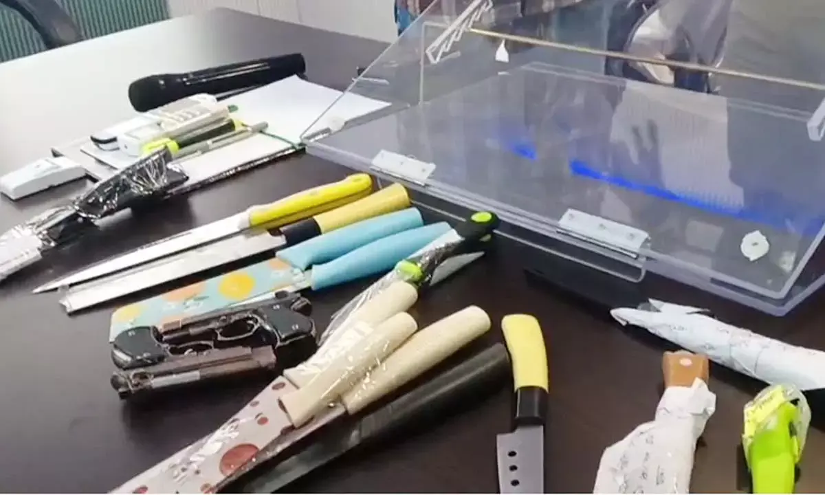 चाकू जब्त