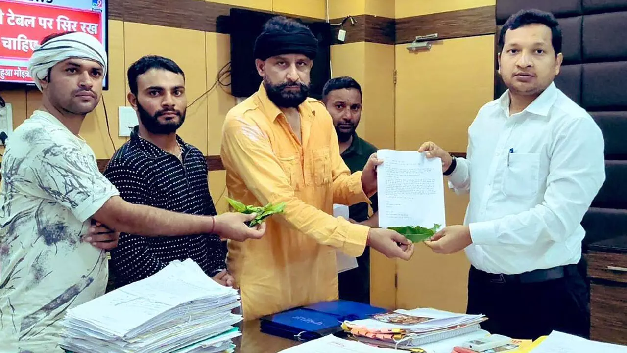 naveen jaihind protest tree save