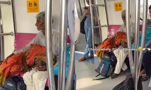 Delhi Metro Elderly Couple Viral Video