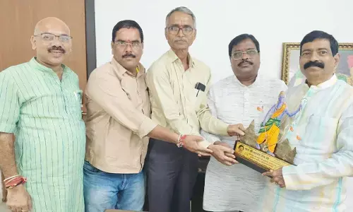 जिला अध्यक्ष प्रकाश बैस