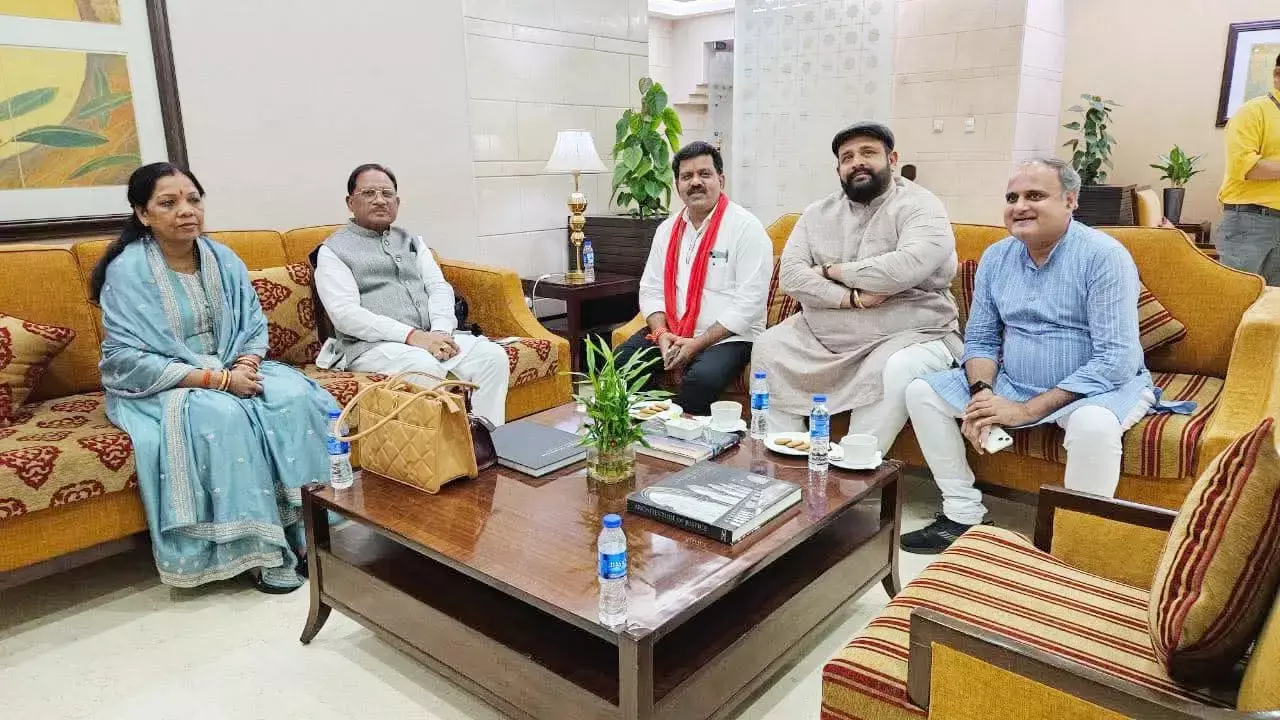 दिल्ली एयरपोर्ट में डिप्टी सीएम शर्मा ने किया सीएम साय का स्वागत