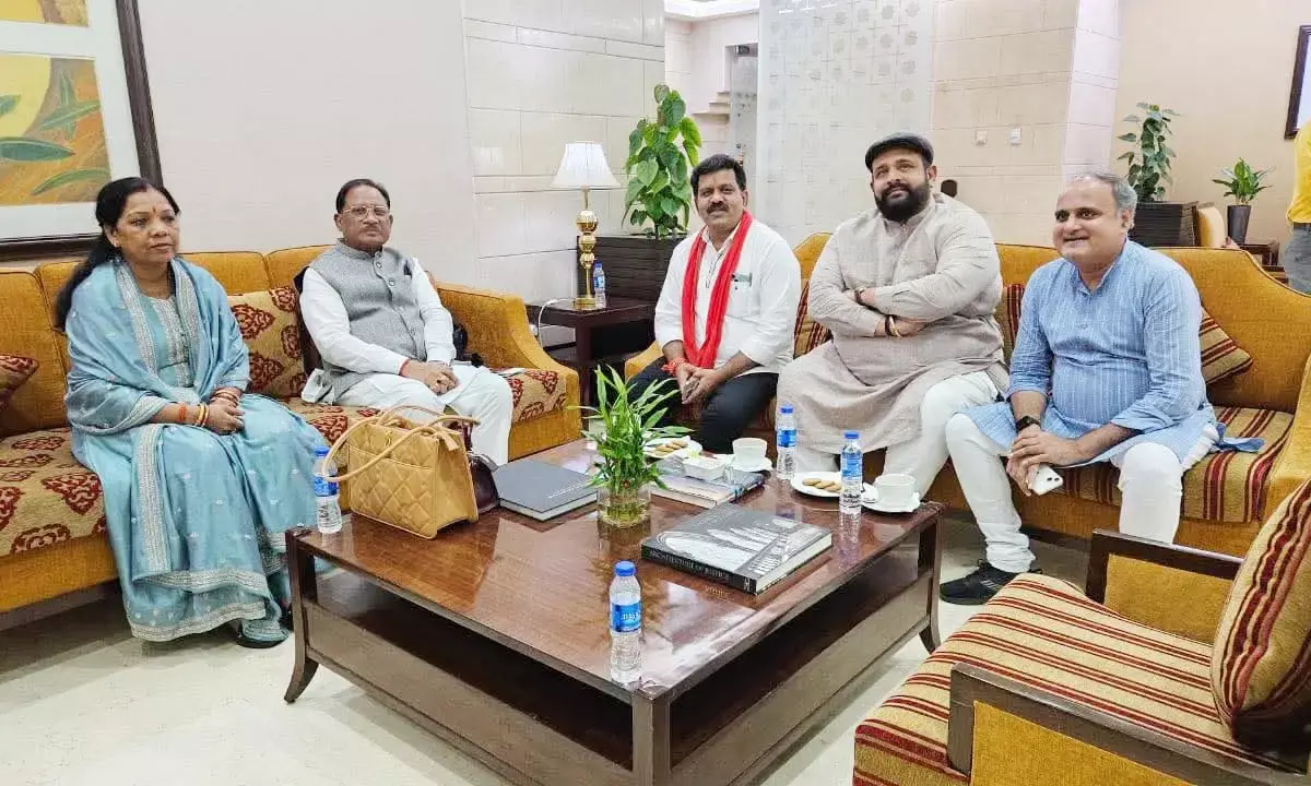 दिल्ली एयरपोर्ट में डिप्टी सीएम शर्मा ने किया सीएम साय का स्वागत दिल्ली एयरपोर्ट में डिप्टी सीएम शर्मा ने किया सीएम साय का स्वागत