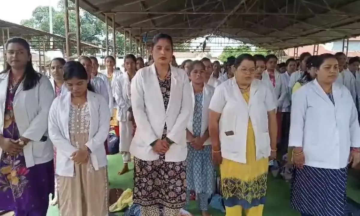 जगदलपुर में हड़ताल में बैठे एनएचएम ब्लॉक अकाउंटेंट  बीएस मरकाम की हार्ट अटैक से मौत हो गई