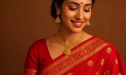 ओणम पर लाल साड़ी लगेगी खूबसूरत ओणम पर लाल साड़ी लगेगी खूबसूरत