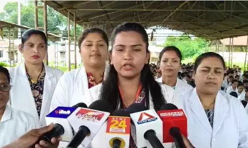 मितानिन दीदियों ने और NHM कार्यकर्ताओं ने तीन सूत्रीय मांगों को पूरा करने की मांग की।