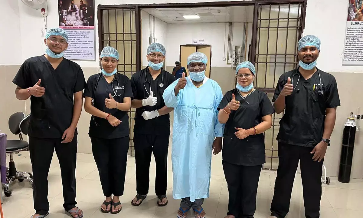 सफल ऑपरेशन करने वाले डॉक्टरों की टीम