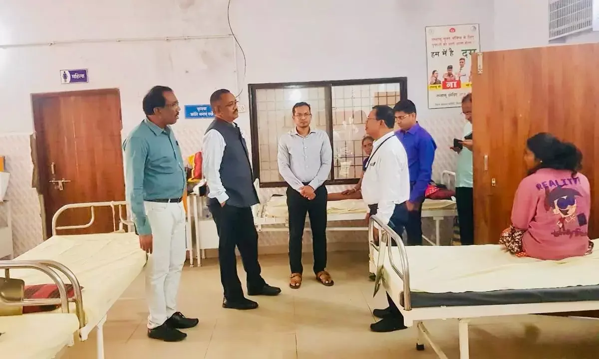 निरीक्षण करते हुए