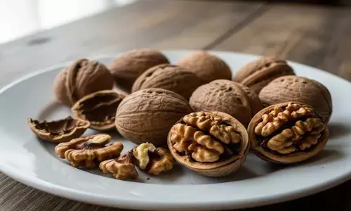 walnuts health benefits Akhrot khane ke fayde in hindi