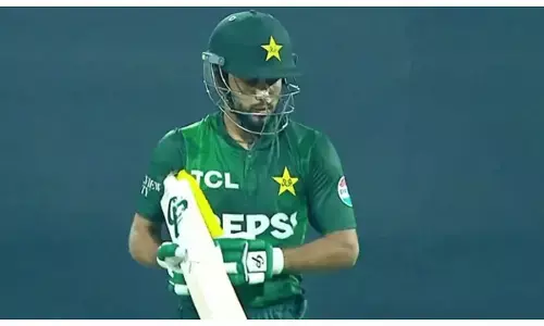Mohammad Haris broke bat