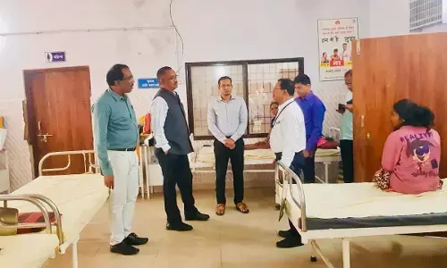 निरीक्षण करते हुए