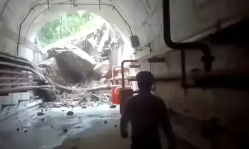 पिथौरागढ़ में भारी बारिश से भूस्खलन, NHPC के 19 कर्मचारी फंसे