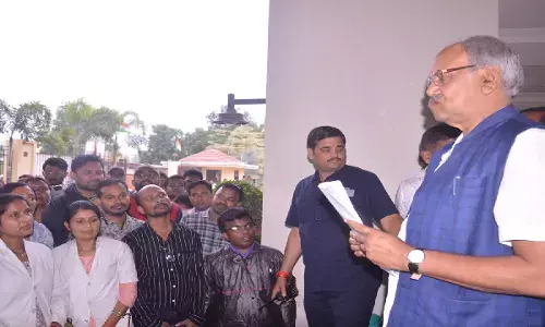 10 सूत्रीय मांगों को लेकर कर्मचारी सांसद बृजमोहन अग्रवाल से मिलने पहुंचे।