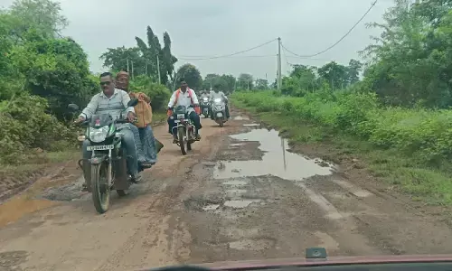 राजिम से घटारानी-छुरा मार्ग का बहुत ही बुरा हाल हो गया है।