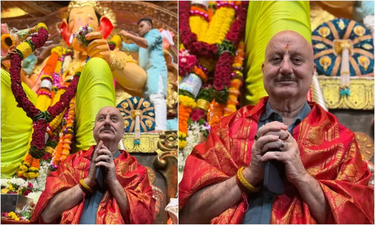 अनुपम खेर ने बिना VIP इंतजाम के किए लालबागचा राजा के दर्शन, लाइन में लगकर की पूजा, video viral अनुपम खेर ने बिना VIP इंतजाम के किए लालबागचा राजा के दर्शन, लाइन में लगकर की पूजा, video viral