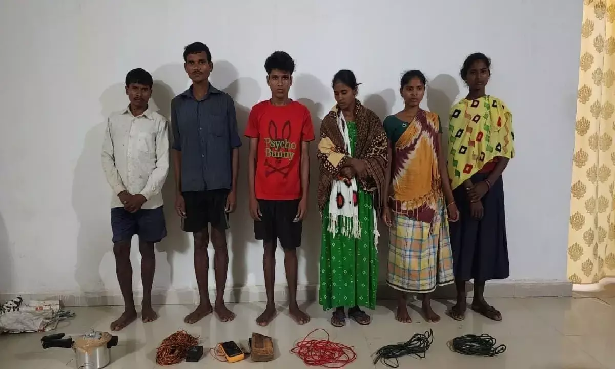 बीजापुर में जवानों ने 16 सक्रिय नक्सलियों को गिरफ्तार किया है।