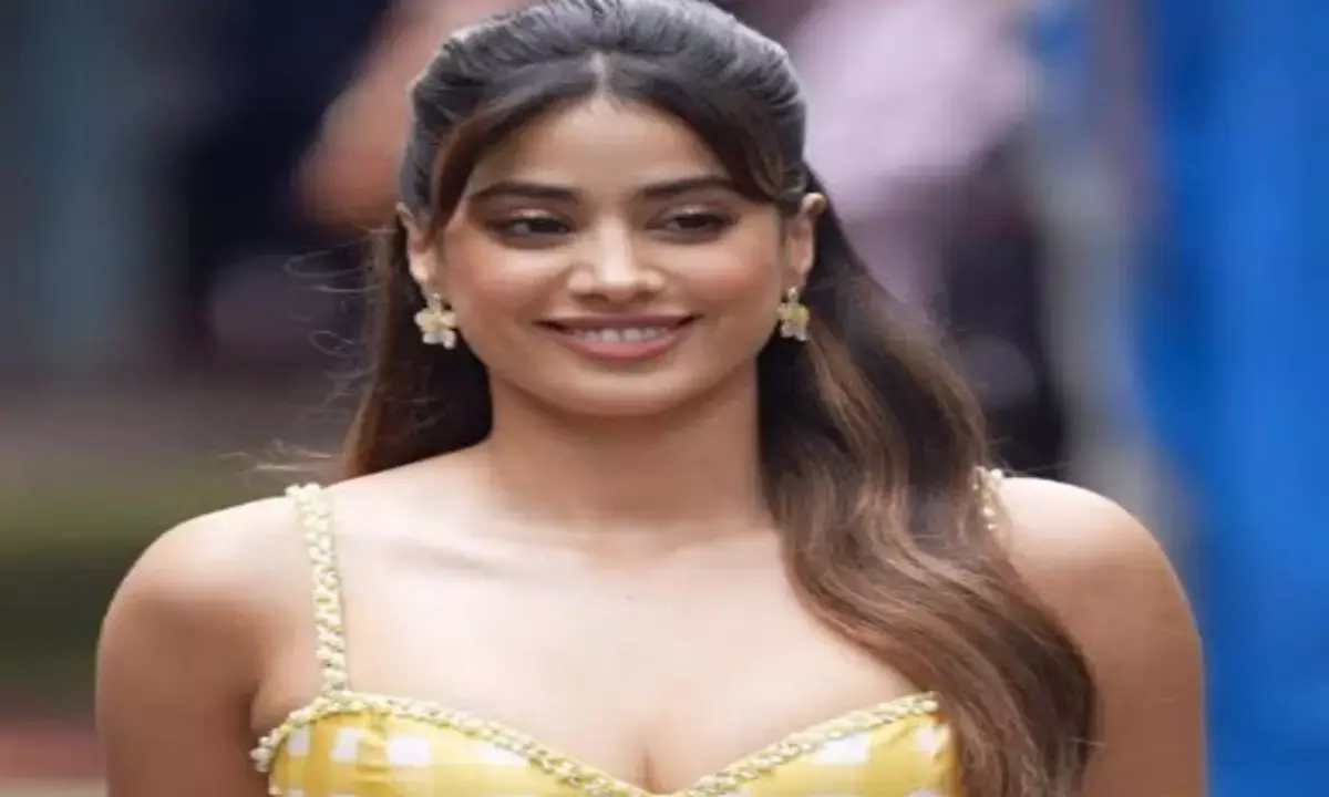 एक्ट्रेस जान्हवी  कपूर का हॉट लुक