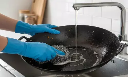 how to clean black pan kali kadhai saaf karne ke tarike
