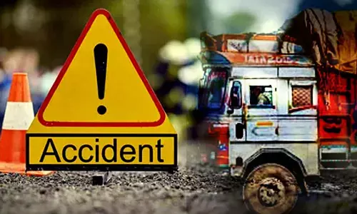 दिल्ली में तेज रफ्तार ट्रक का कहर, टक्कर लगने से बाइक सवार की मौत