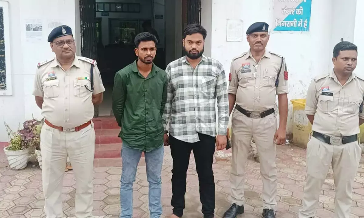 पुलिस की गिरफ्त में दो आरोपी पुलिस की गिरफ्त में दो आरोपी