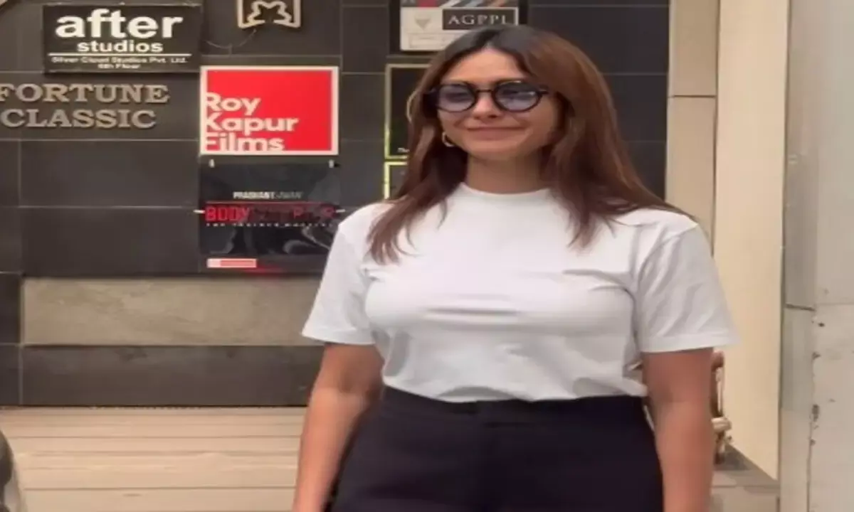 एक्ट्रेस मृणाल ठाकुर का सिंपल लुक