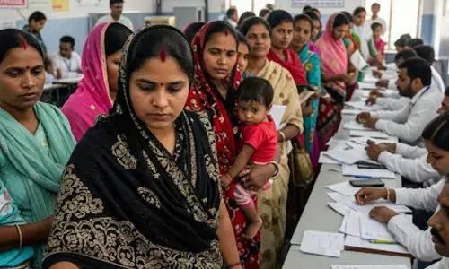 बिहार चुनाव 2025: महिला वोटर के हाथ सत्ता की चॉबी; इस बार किसके सिर सजेगा ताज?