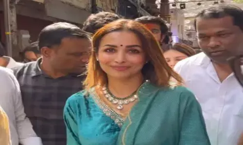 एक्ट्रेस मलाइका अरोड़ा का ग्रीन सूट लुक