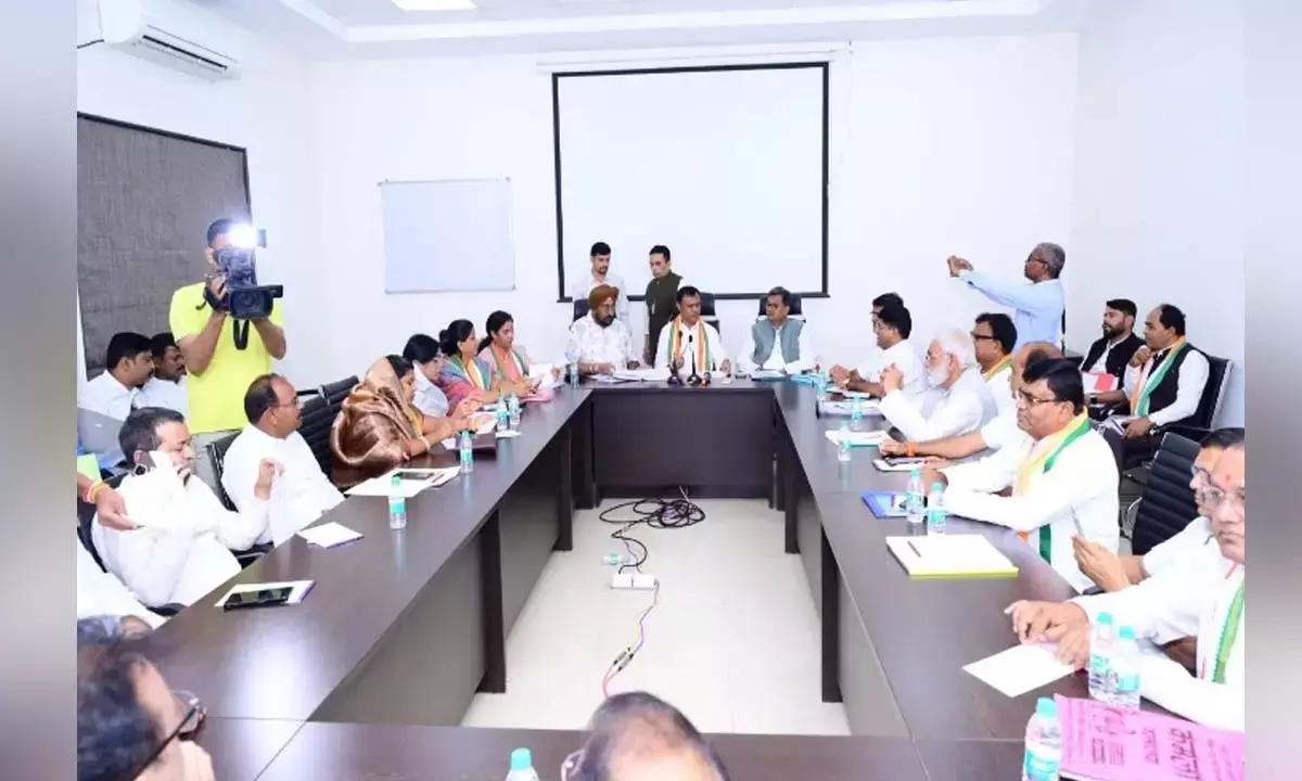 कांग्रेस की बैठक में भिड़े जिलाध्यक्ष : रविन्द्र चौबे के खिलाफ कार्रवाई की अनुशंसा