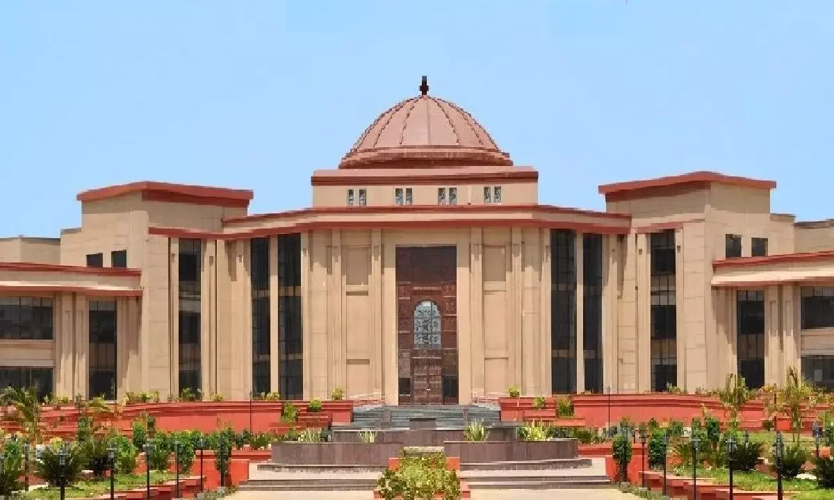 प्रदेश की खस्ताहाल सड़कों को लेकर हाईकोर्ट ने पूछा कि, आप नहीं तो क्या हम बनायेंगे सड़क?