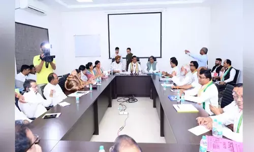 कांग्रेस की बैठक में भिड़े जिलाध्यक्ष : रविन्द्र चौबे के खिलाफ कार्रवाई की अनुशंसा कांग्रेस की बैठक में भिड़े जिलाध्यक्ष : रविन्द्र चौबे के खिलाफ कार्रवाई की अनुशंसा