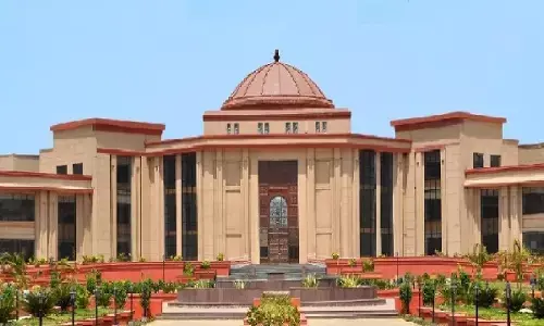 प्रदेश की खस्ताहाल सड़कों को लेकर हाईकोर्ट ने पूछा कि, आप नहीं तो क्या हम बनायेंगे सड़क?