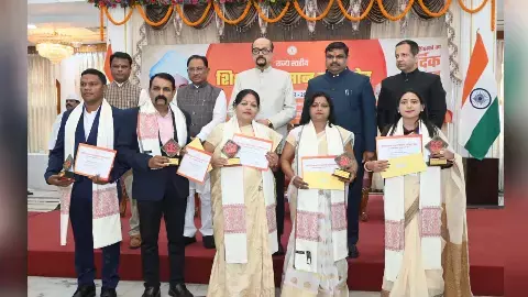 राज्य स्तरीय शिक्षक सम्मान समारोह: राज्यपाल रमेन डेका बोले-शिक्षक अपने विद्यार्थियों के लिए रोल मॉडल होता है