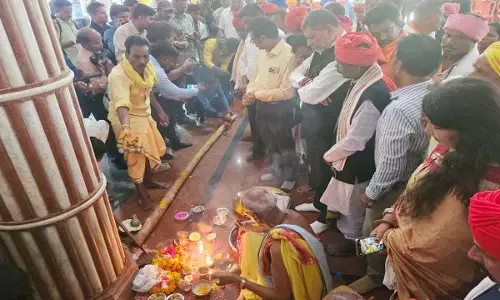 बस्तर दशहरा की शुरूआत : निभाई गई डेरी गड़ाई की रस्म
