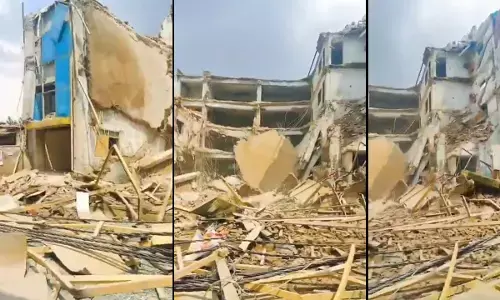 बदरपुर में भरभराकर गिरी दो मंजिला इमारत, राहत कार्य जारी