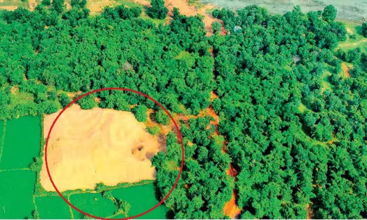 सरकार की सख्ती के बाद तस्करों का नया पैंतरा : अंधेरे में रेत खनन, सुबह होते ही मशीनें गायब सरकार की सख्ती के बाद तस्करों का नया पैंतरा : अंधेरे में रेत खनन, सुबह होते ही मशीनें गायब