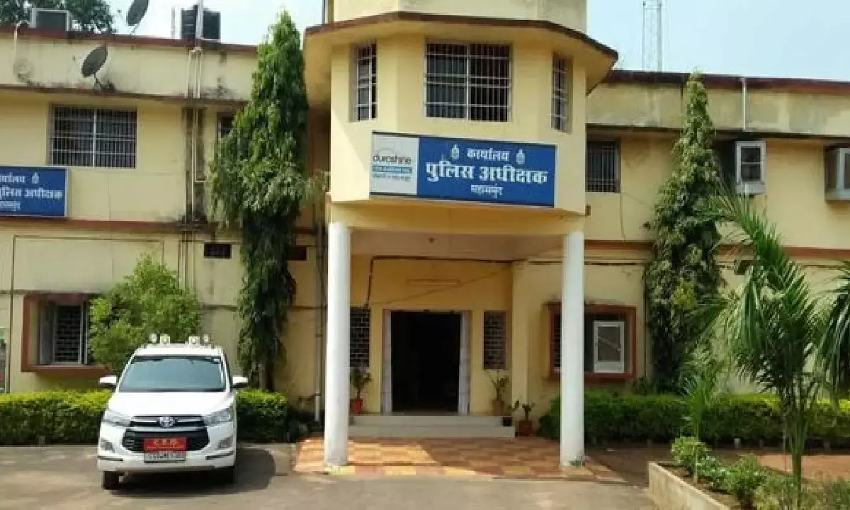 महासमुंद एसपी ने चार आरक्षकों किया सस्पेंड : गांजा तस्कर को 60 हजार रुपये लेकर छोड़ा, कवर्धा में पकड़ाते ही खोले राज