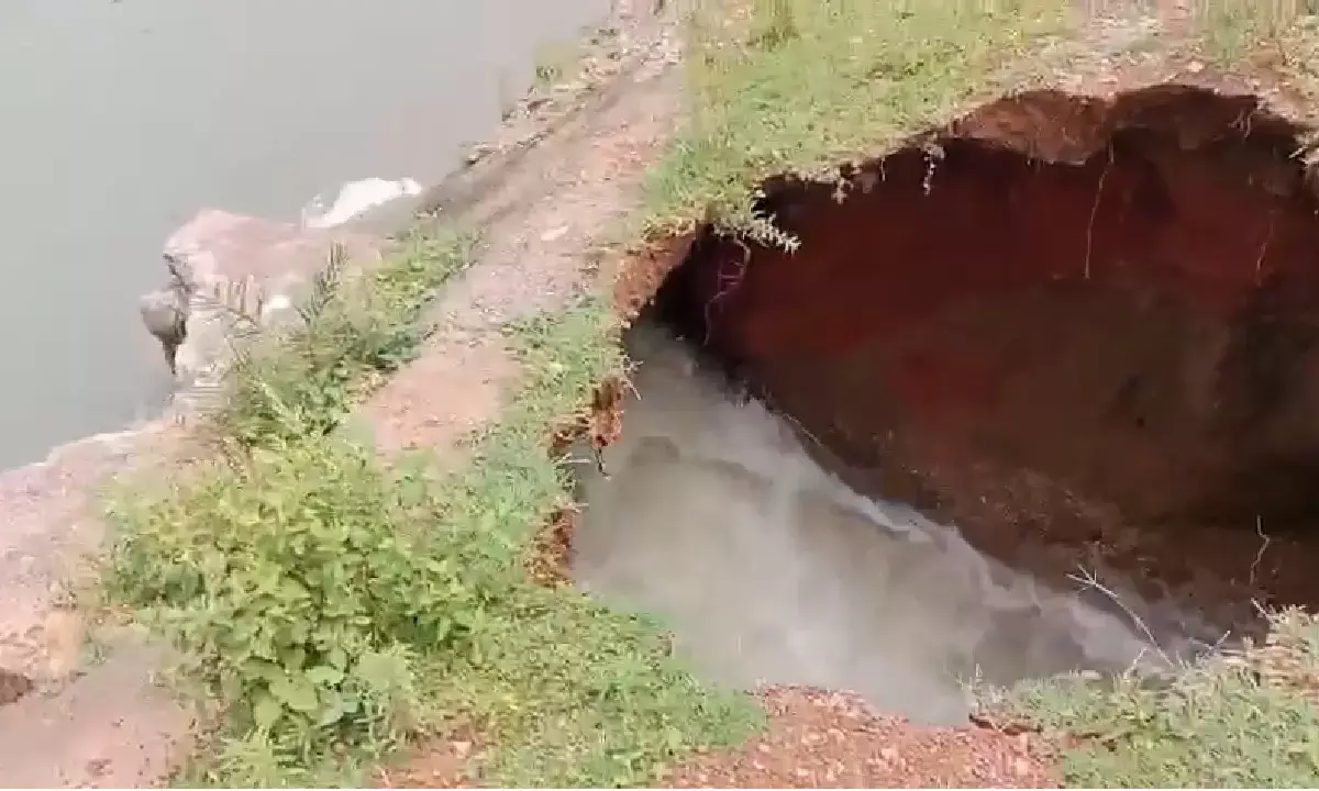 लखौली नहर टूटी : लोगों के घरों और खेतों में घुसा पानी, जनजीवन अस्त- व्यस्त