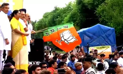 CM Rekha Gupta flagged off 52 trucks for punjab