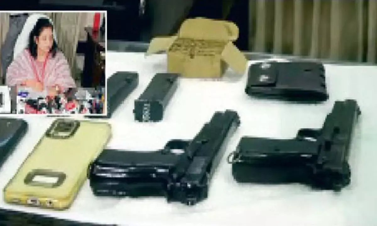 1000 लोगों की चेक की गई चप्पल : तब कहीं पकड़ में आया पिस्टल और कारतूस चोरी का आरोपी