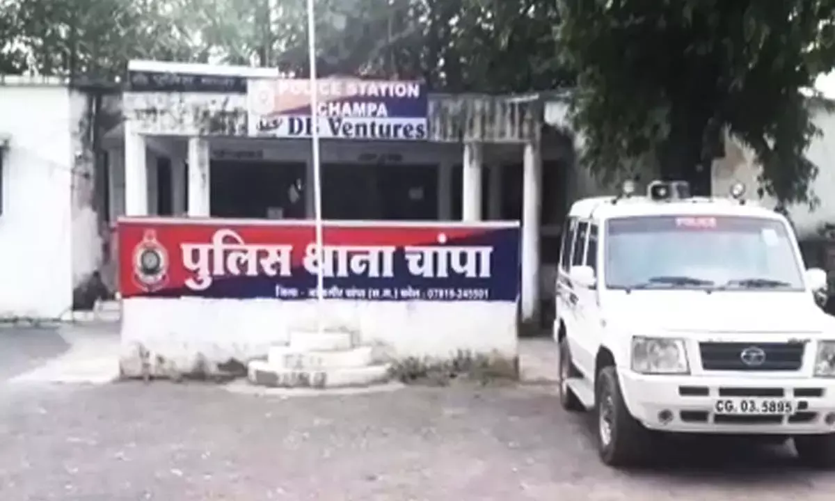 पति का गला घोटकर थाने पहुंची महिला