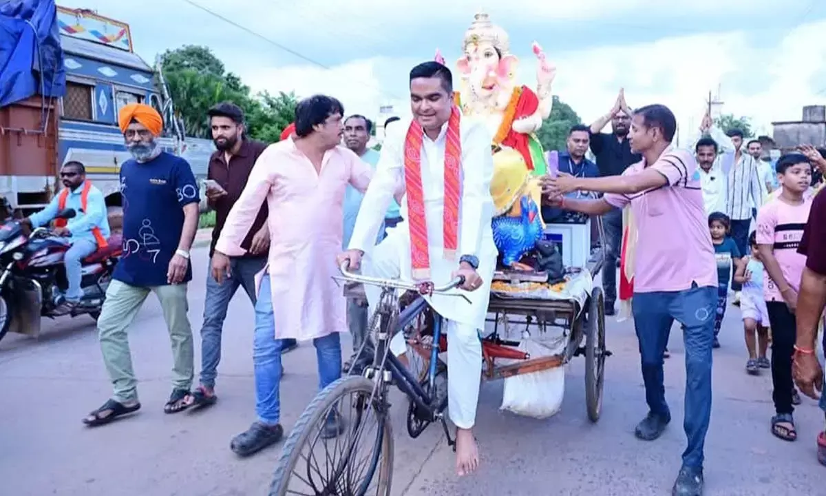 रिकेश सेन बोले- दिखावा नहीं, आस्था है सर्वोपरि रिकेश सेन बोले- दिखावा नहीं, आस्था है सर्वोपरि