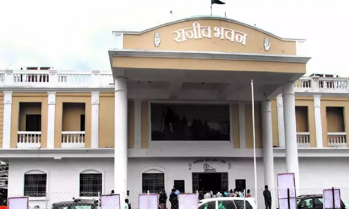 कांग्रेस भवन पहुंची ईडी की टीम : नोटिस सौंपकर लौटी वापस, प्रभारी महामंत्री के दफ्तर भी पहुंची एजेंसी कांग्रेस भवन पहुंची ईडी की टीम : नोटिस सौंपकर लौटी वापस, प्रभारी महामंत्री के दफ्तर भी पहुंची एजेंसी