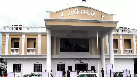 कांग्रेस भवन पहुंची ईडी की टीम : नोटिस सौंपकर लौटी वापस, प्रभारी महामंत्री के दफ्तर भी पहुंची एजेंसी कांग्रेस भवन पहुंची ईडी की टीम : नोटिस सौंपकर लौटी वापस, प्रभारी महामंत्री के दफ्तर भी पहुंची एजेंसी