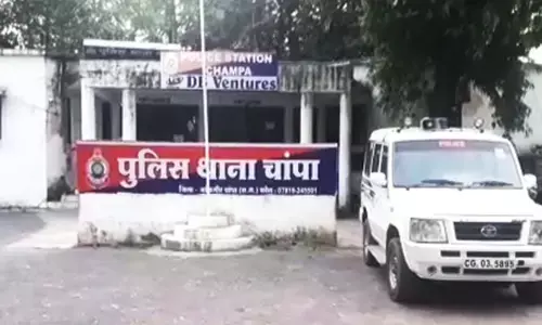 पति का गला घोटकर थाने पहुंची महिला