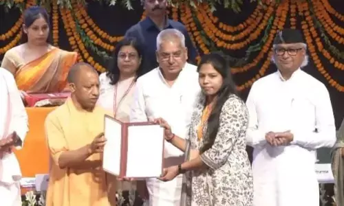 CM Yogi and Minister Mayankeshwar Sharan Singh distributed Govt jobs appointment letters 1134 youth