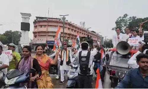 मंत्री केदार कश्यप पर मारपीट का आरोप : राजधानी रायपुर में कांग्रेस का प्रदर्शन, बंगले का घेराव करने निकले कार्यकर्ता