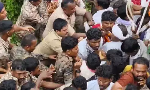 मंत्री केदार कश्यप के गांव में बवाल : कांग्रेसियों ने दफ्तर में घुसकर की तोड़फोड़, झूमाझटकी में कई पलिसकर्मी घायल