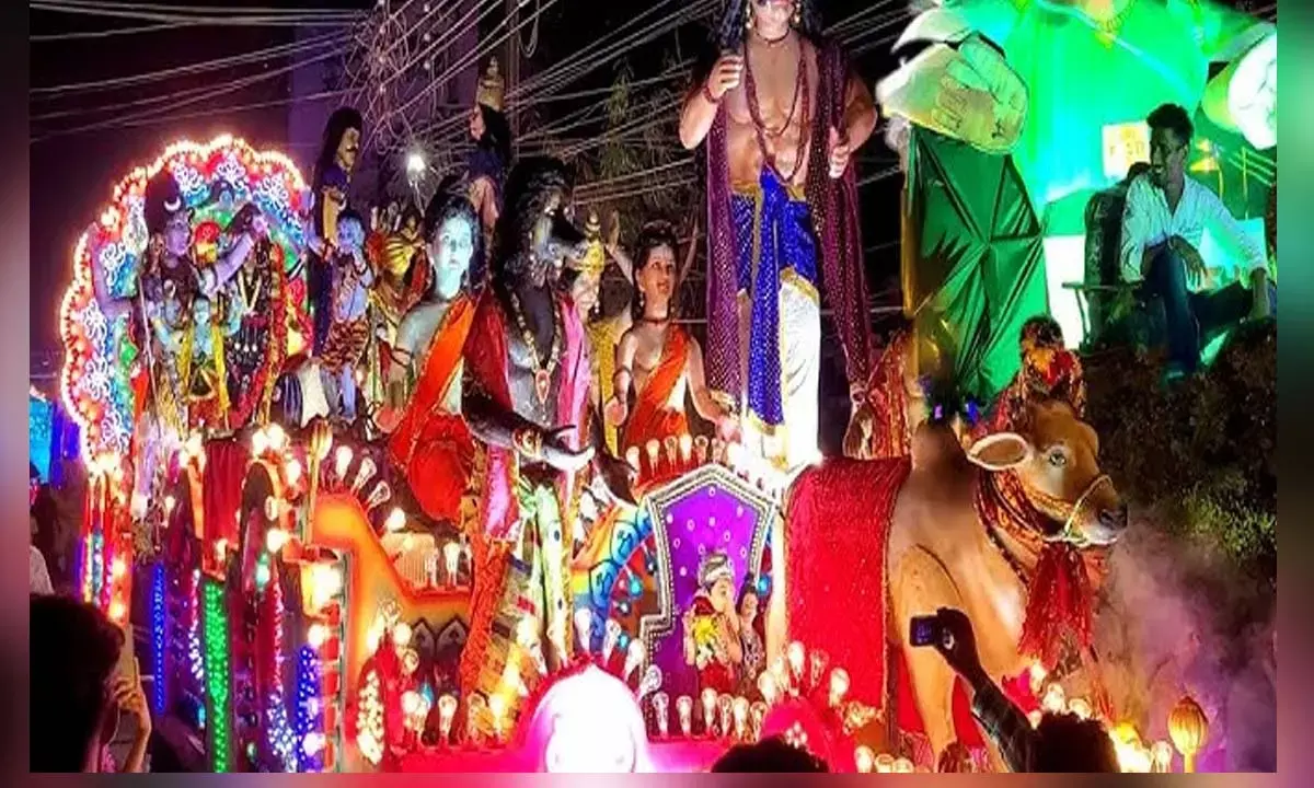 डीजे की धुन पर निकलीं भव्य गणेश झांकियां : आकर्षक नजारा देखने उमड़ा जनसैलाब