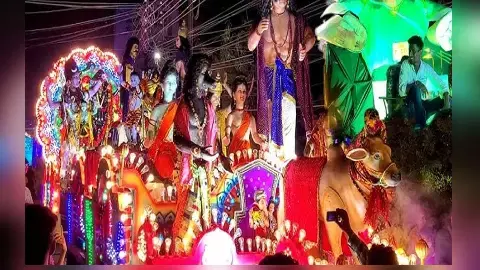 डीजे की धुन पर निकलीं भव्य गणेश झांकियां : आकर्षक नजारा देखने उमड़ा जनसैलाब डीजे की धुन पर निकलीं भव्य गणेश झांकियां : आकर्षक नजारा देखने उमड़ा जनसैलाब