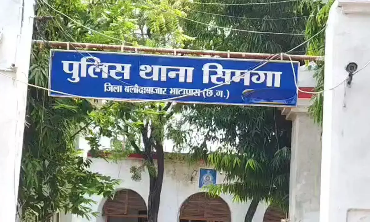 बर्खास्त आरक्षक पर तीन FIR दर्ज