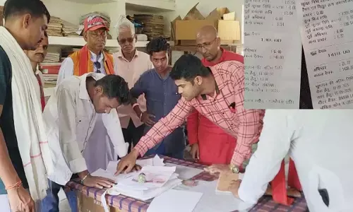 बिल लेकर विभागीय दफ्तर के चक्कर काट रहे लोग बिल लेकर विभागीय दफ्तर के चक्कर काट रहे लोग